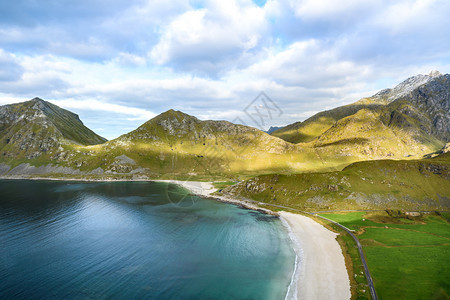 目的地水美丽山风景与挪威海洋在霍兰梅林韦斯特瓦戈伊洛福滕自然图片