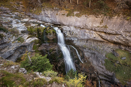 级联旅行岩石Ordesa公园的瀑布西班牙韦斯卡比利牛图片