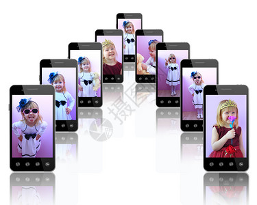 称呼电话带有漂亮女孩照片的智能手机带有时尚小女孩照片的手机现代通讯数字技术带有漂亮女孩照片的智能手机数字技术童年图片