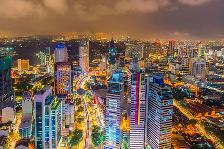 区公司的马来西亚黄昏时的吉隆坡市中心天际线夜晚图片