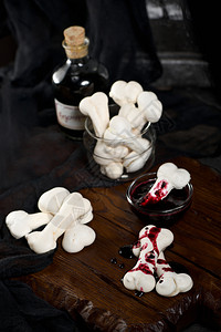 恐怖的梅林格骨头万圣节的甜食曲奇饼糖果蛋白酥皮图片