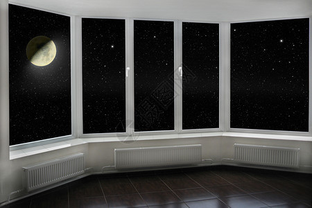 从窗户看夜空有星和闪亮的月窗户可以看到月亮和黑暗的夜空从室内窗户可以看到星和月亮夜空星月亮卧室可见的在内图片