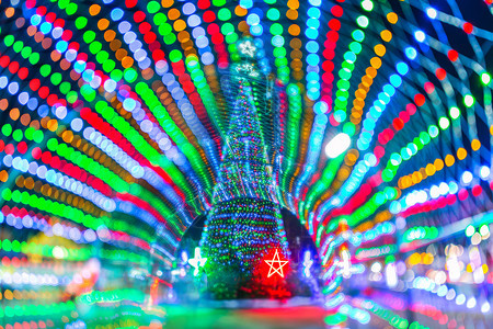 庆祝圣诞树和新年快乐背景的闪亮明灯Timpactbokeh绿色十二月图片