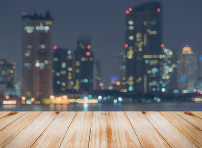 棕色的复古能够夜间城市天线背景模糊的空木板桌顶可以用于补装或显示您的产品Winfotooltip图片