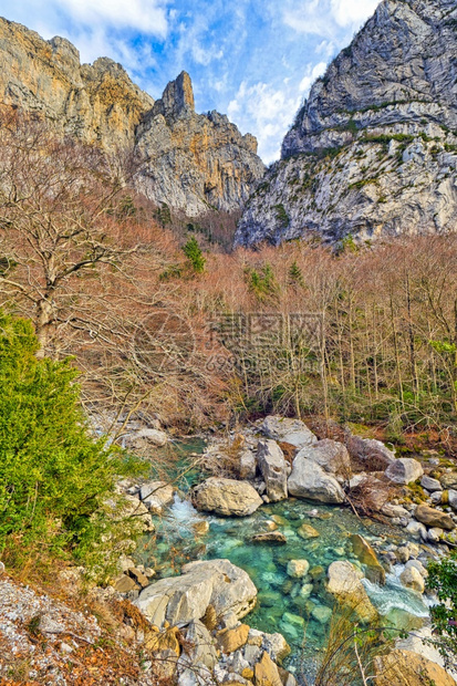 保护徒步旅行者生物多样VeralRiverAnsoValleyVallesOccidentalesNaturalParkJace图片