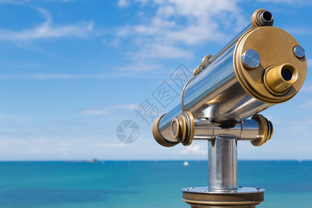 观光测沿海地貌的望天远镜小心夏图片