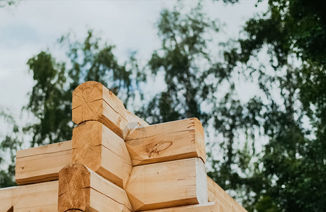外部的环保木屋结构一部分桁架木结构的细节屋房子结构一部分木屋房子墙图片