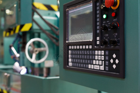 工厂按钮CNC金属加工机控制板的面有选择的焦点可图片