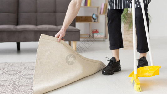 关上人间扫地板警告灰尘清洁器图片