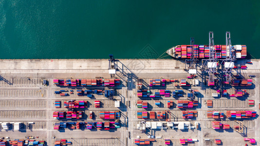 集装箱货船全球商业贸易物流和全球集装箱货船运输集装箱货物运输进出口公司工业的全世界起重机图片