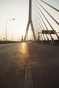 抽象的打标拉玛八号桥路白天空中晴正面背景图片