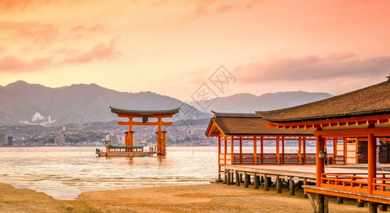 贵船神社佛教徒宫岛日本著名的漂浮托里城门地点传统的背景