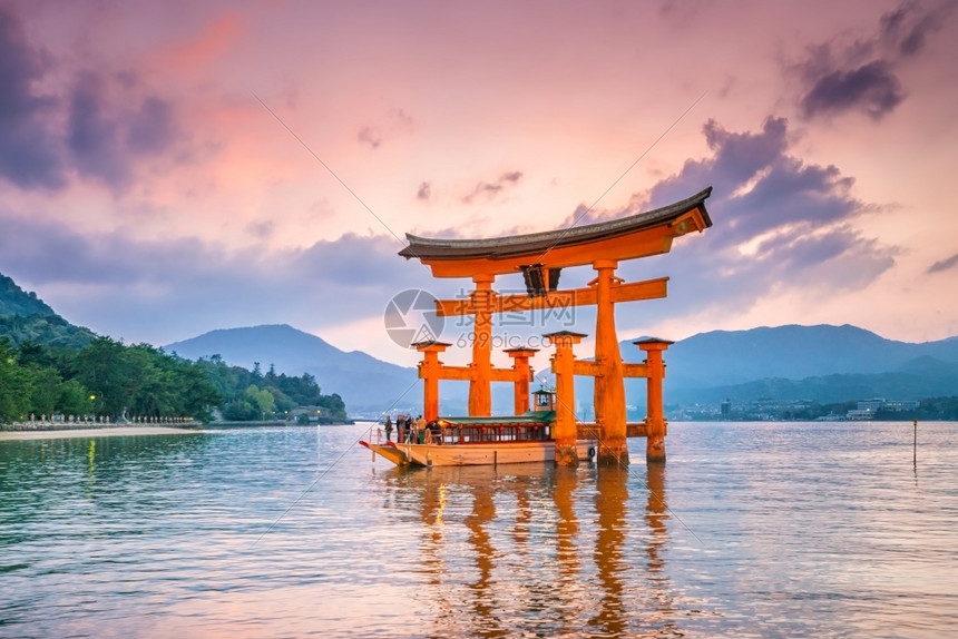 旅行风景优美历史宫岛日本著名的漂浮托里城门图片