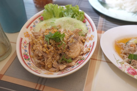 烹饪可口玻璃面猪肉坚果辣沙拉YumWoonSen泰国菜好吃图片
