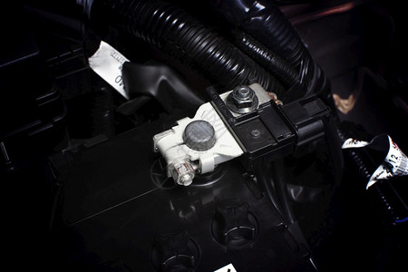 电池阴极终端和安装在由生态汽车发动机组成的电系统中黑池上线汽车部件概念修理一种技术员图片