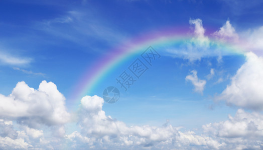环境美丽的蓝天空和彩虹云草地场景图片