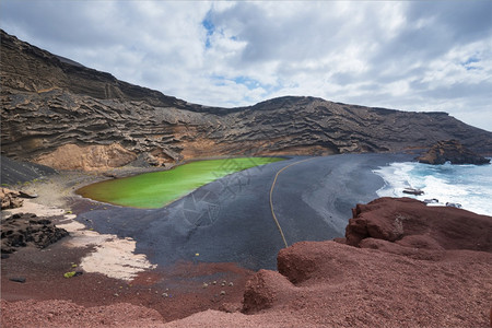 地质学景观海岸线西班牙加那利群岛兰萨罗特的火山绿湖Elcharcodelosclicos图片