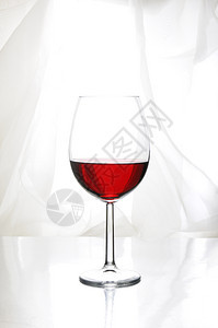 葡萄酒食物波尔多形状的玻璃杯中一红酒放在光背景上种类图片