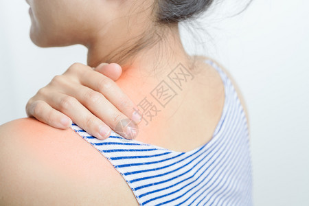背部年轻妇女颈和肩疼痛伤害保健护理和医疗青年妇女颈部和肩疼痛伤害保健和医疗概念女遭受图片