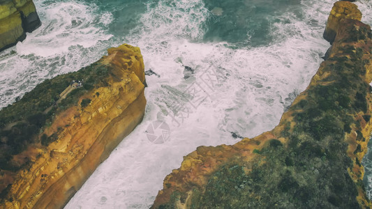 的峡谷建立澳大利亚维多州坎贝尔港公园LochArdGorge海洋上岩石的美景空中直飞图片