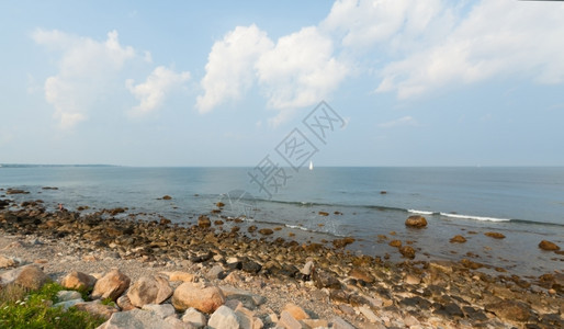 多岩石的美丽东大西洋海岸风景线岩石状的平静景图片