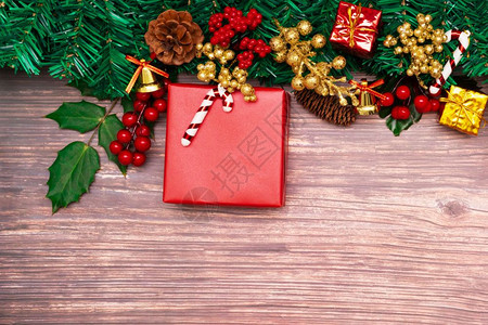 礼物庆典圣诞季节背景和新年快乐关于木材背景的新一年礼品盒极好的图片