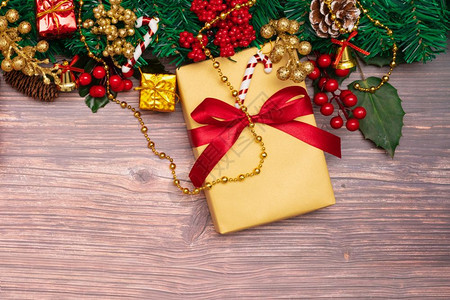 装饰风格品圣诞季节背景和新年快乐关于木材背景的新一年礼品盒庆典图片