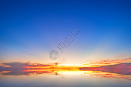黎明春天蓝色的日落戏剧天空纹理背景晴图片