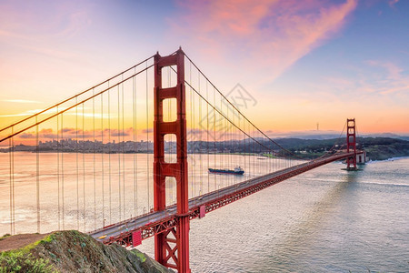 著名的金门大桥美国日落旧金山城市的历史红色图片
