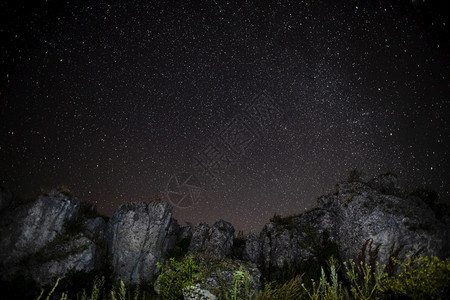 寒冷的夜空闪亮山峰晚户外图片