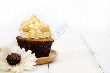 奶油纸杯蛋糕Cupcake饼的装饰美极了光亮明AF点选择食物图片