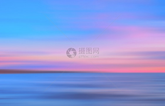 黎明空灵的日落时抽象动作模糊的粉色马乌夫和蓝背景海白日光时抽象动作模糊的彩色海面背景周围的图片