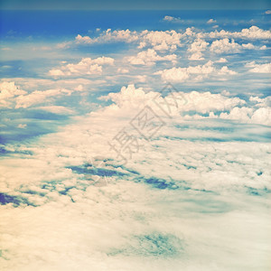 多于天际线蓝色空中的云飞机风景蓝色图片