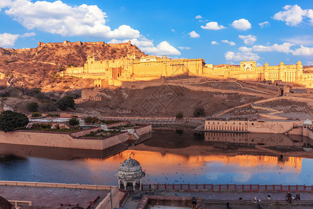 历史城市景观旅游印度斋浦尔的琥珀堡从阿米尔之墙欣赏到印度斋浦尔的琥珀堡从阿梅尔之墙欣赏图片