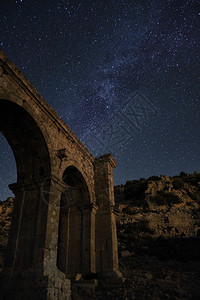 土耳其安塔利亚阿里索斯的英仙座流星雨夜间阿里亚索斯和英仙座流星雨安纳托利亚系火鸡图片