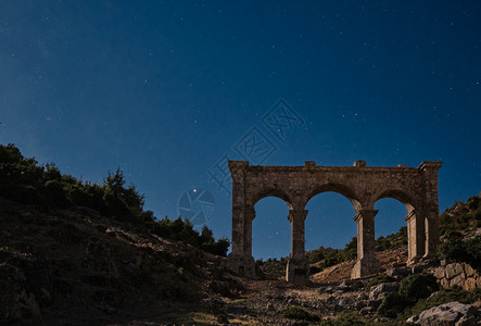 土耳其安塔利亚阿里索斯的英仙座流星雨夜间阿里亚索斯和英仙座流星雨天空灵芝拜占庭式图片
