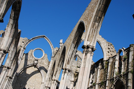 神圣教堂修道院175年葡萄牙里斯本地震后著名的CarmoChurch废墟图片