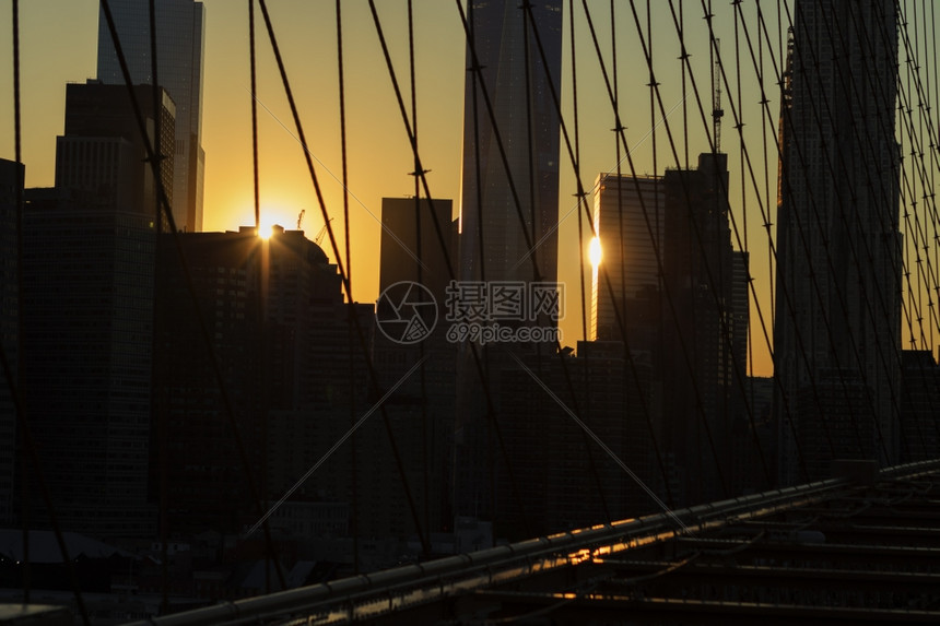 旅行摩天大楼日落时纽约市明灯照亮当代的图片