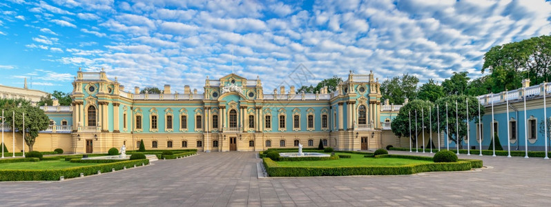 建造最高夫纳乌克兰基辅最高委员会附近KyivKywin0712Mariinsky宫殿日夏早晨在乌克兰基辅的Mariinsky宫殿图片