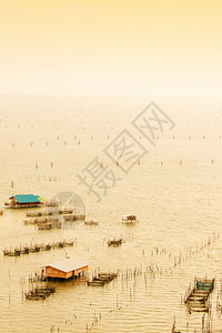 在泰国自然湖Songkhla湖黄昏时从空中查看豪船群和许多传统鱼捕渔网夏天水产养殖亚洲图片