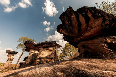巨大的地质学陈年位于泰国旅游目的地PhaTaem公园湄河附近的古老高原蘑菇上岩景观图片