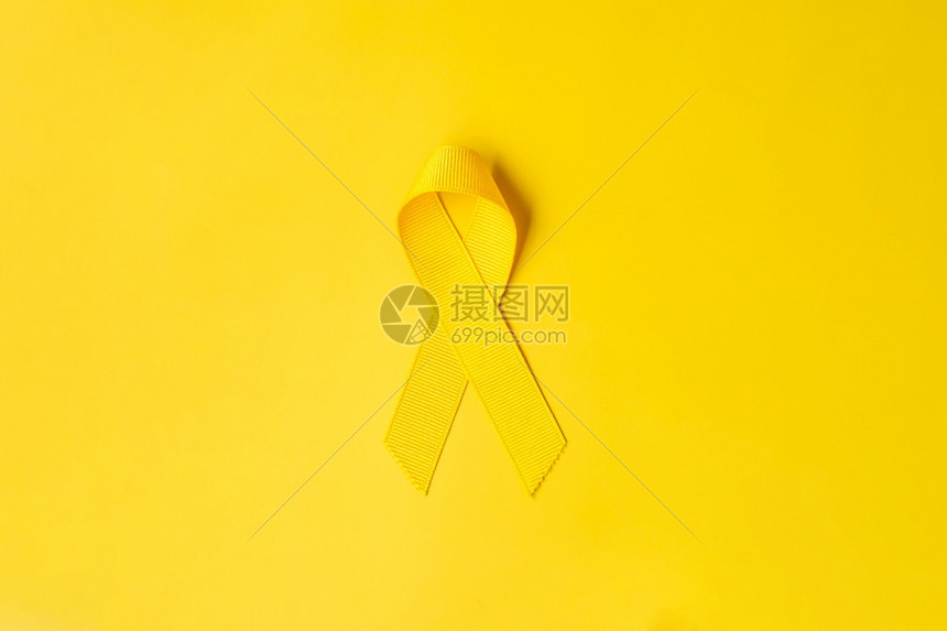 活动黄色背景上的丝带支持人们生活和病9月预防日儿童癌症宣传月和世界癌症日概念病人幸存者图片