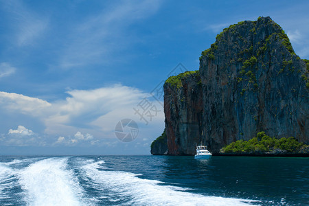 船美丽的泻湖克里夫和清海泰国南部菲平莱图片