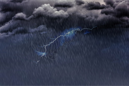 户外夜晚多云的天空闪烁大雨多云的天空闪烁大雨爆裂图片