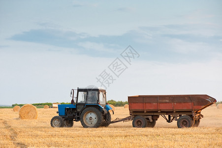 乡村的农运输田地拖拉机和场景资源图片