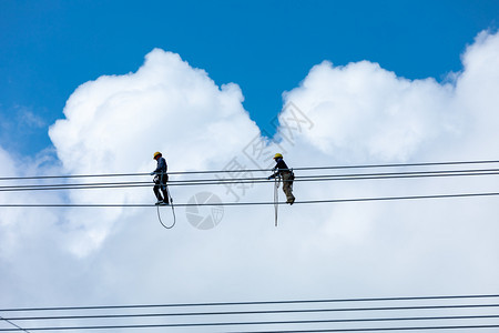 联系泰国高压电缆系统和云天背景的安装和改造泰国金属丝建造图片