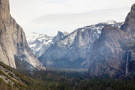 加利福尼亚美国冬季Yosemite公园自然景观图美国岩石天图片