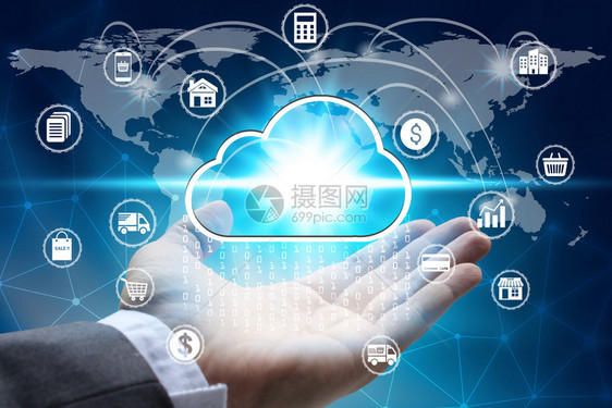 控制在网络连接安全数据保护商业技术隐私概念上与虚拟云计算图标并举手牵虚拟云计算图标系统图片