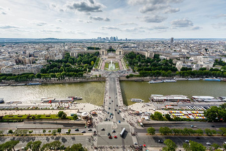蓝色的埃菲尔蓬Eiffel铁塔的塞纳河和特罗卡德空中观察法国巴黎图片