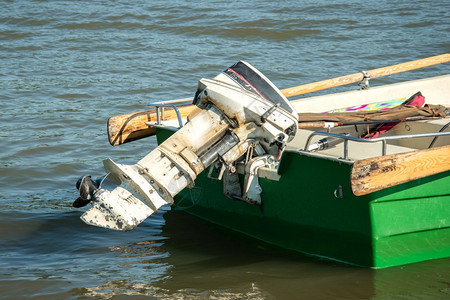 机动游艇力运输快船部分在渔上行驶机动潜水帆轮涡螺旋式快速柴油设备在海上航行船只起的拖运速度帆船齿轮技术图片